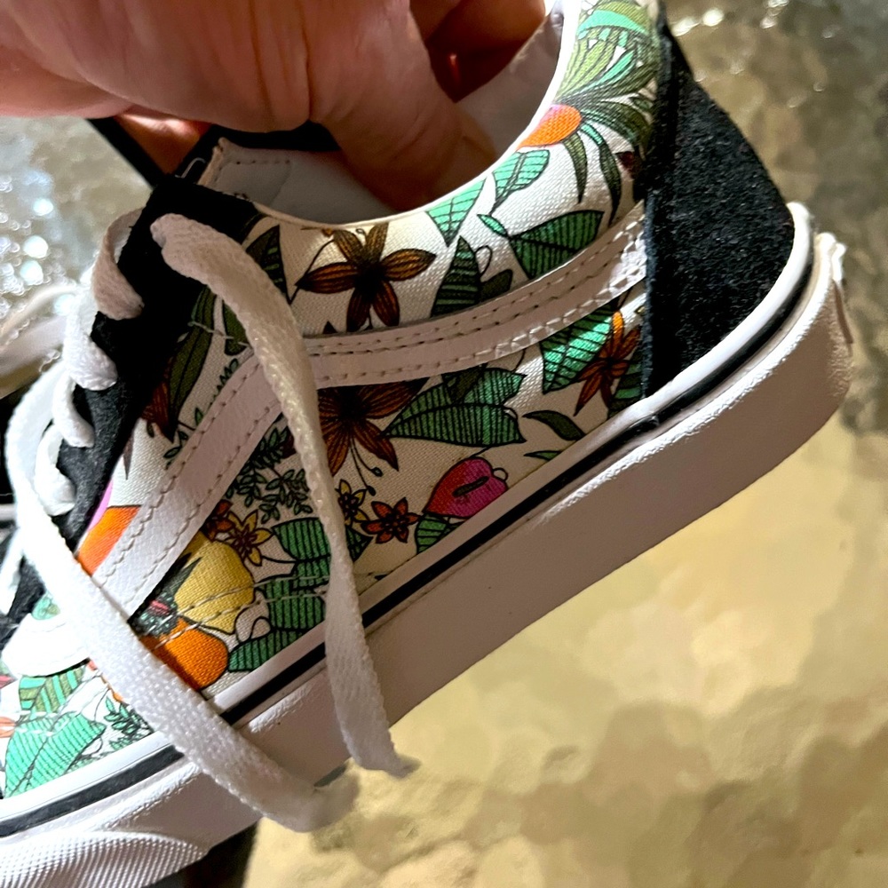 Vans off the Wall women’s sneaker
